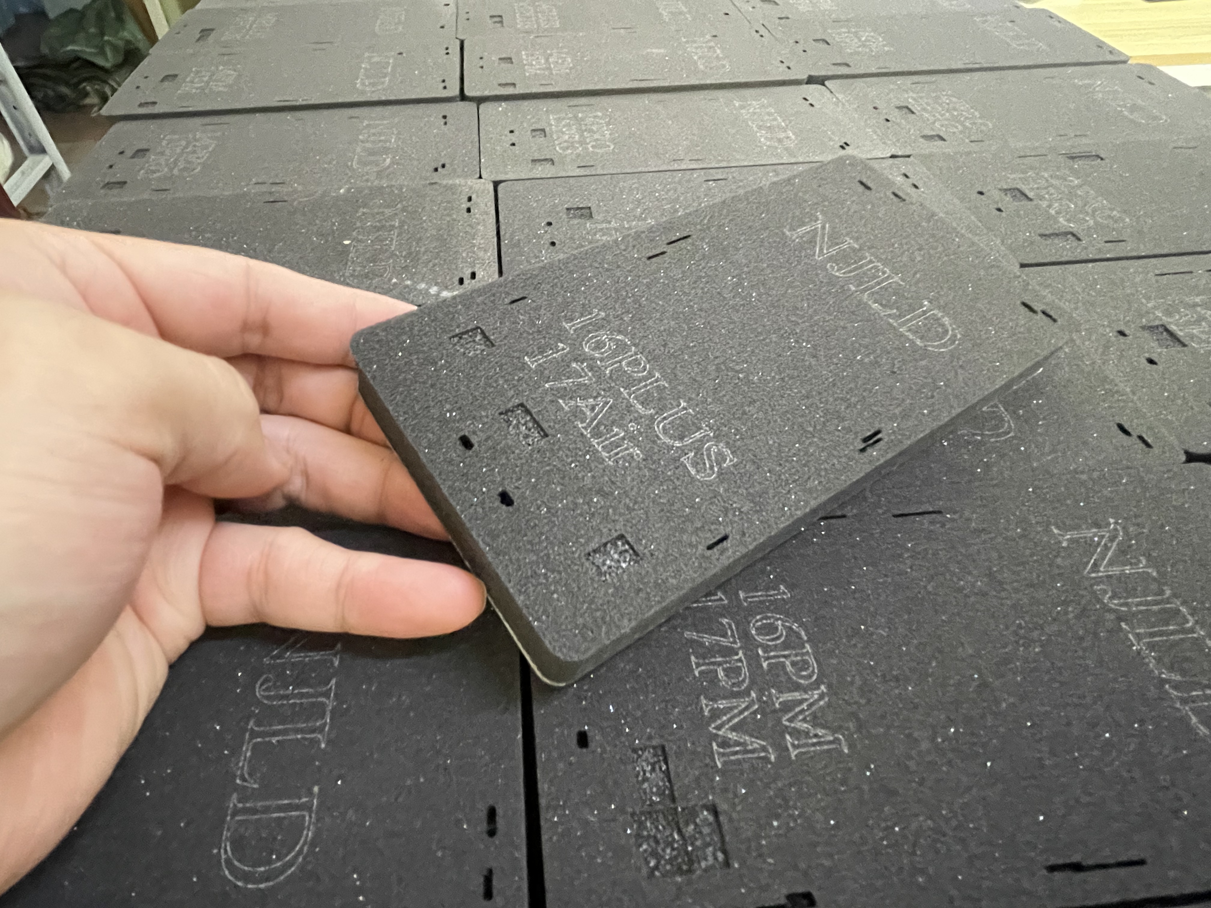 In Frame Laminating Mold Mat L - огляд і ціна Screen Alignment Tool